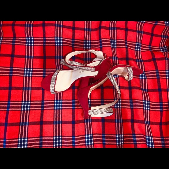 Scandals - Picture 3 of 4